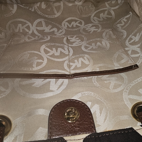 Michael Kors Giraffe Print Tote w/Dust Cover - Picture 12 of 13